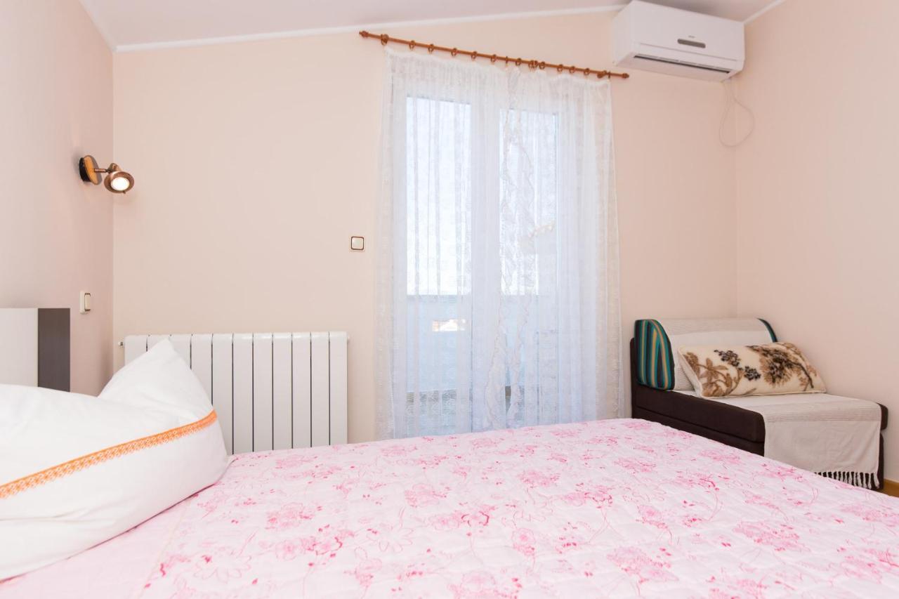 Apartments And Rooms With Parking Space Krk - 5294 Krk Town Buitenkant foto