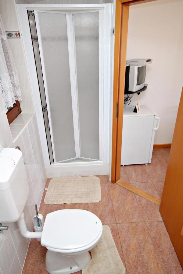 Apartments And Rooms With Parking Space Krk - 5294 Krk Town Buitenkant foto